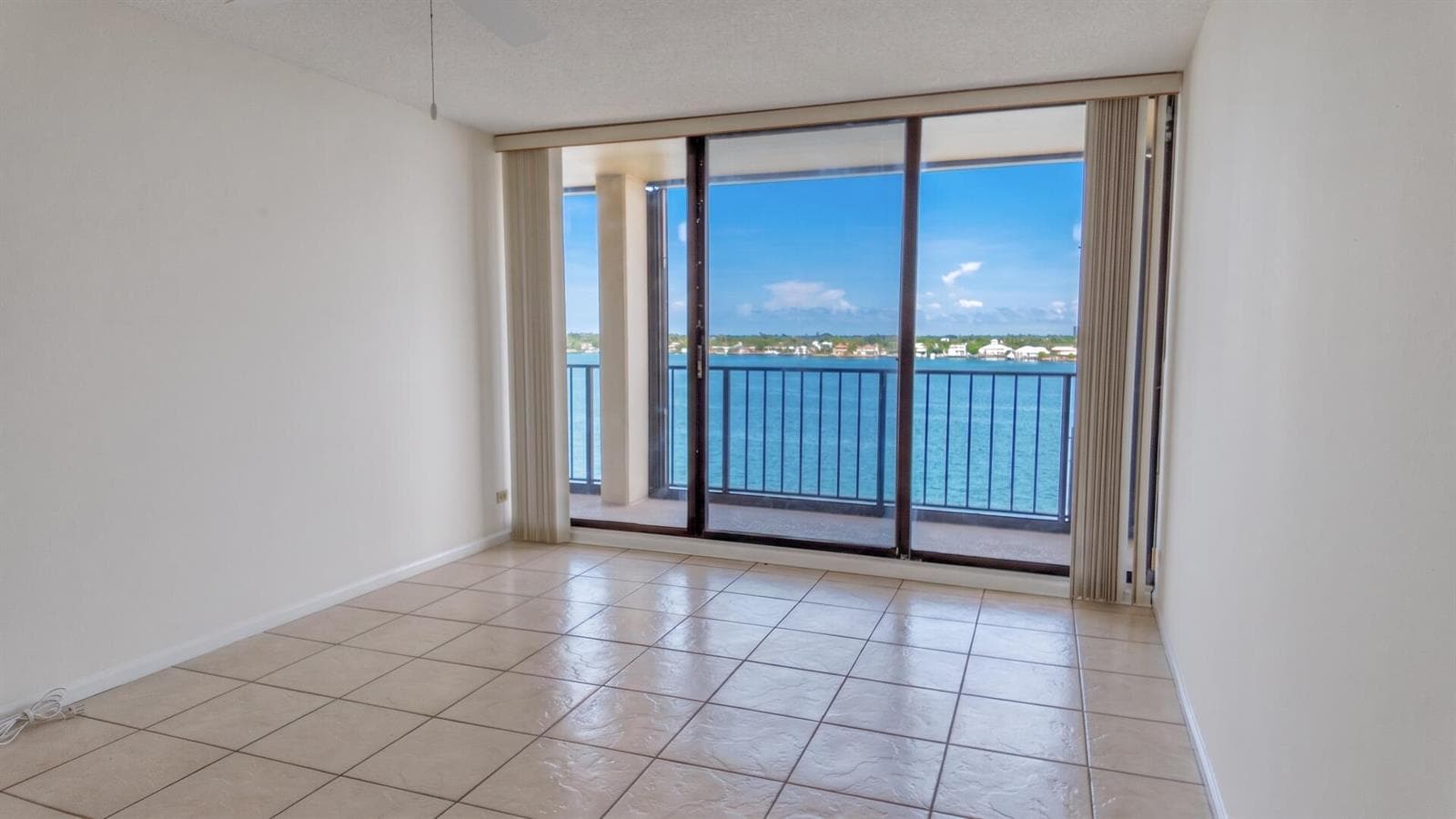 130 Lakeshore Drive 821 photo 16