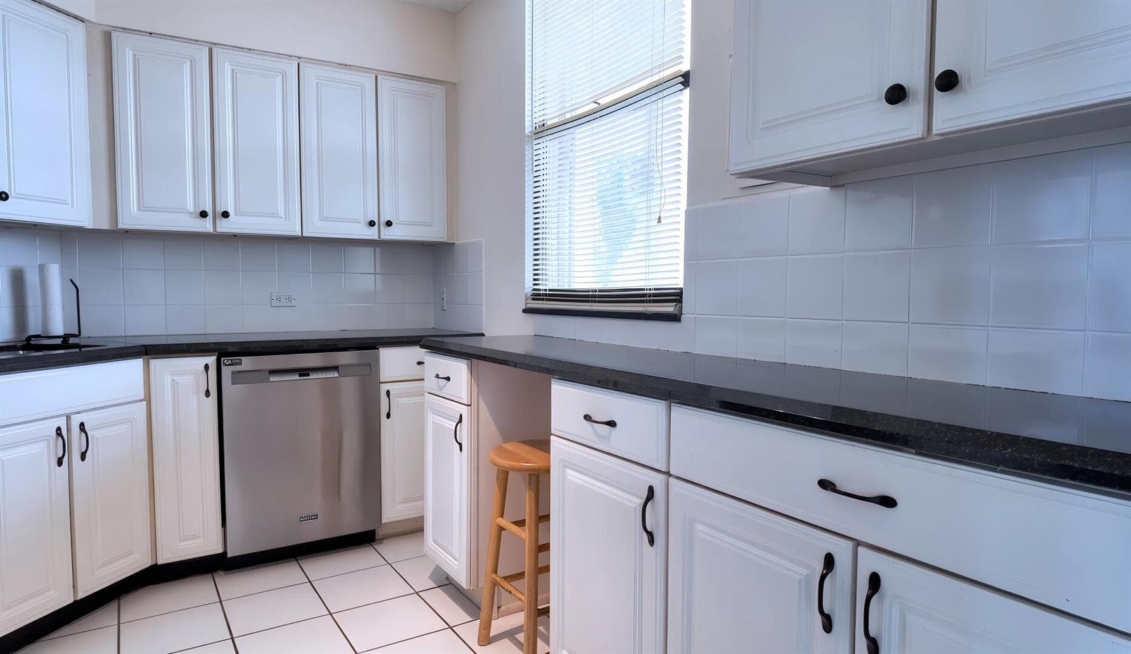 130 Lakeshore Drive 821 photo 12