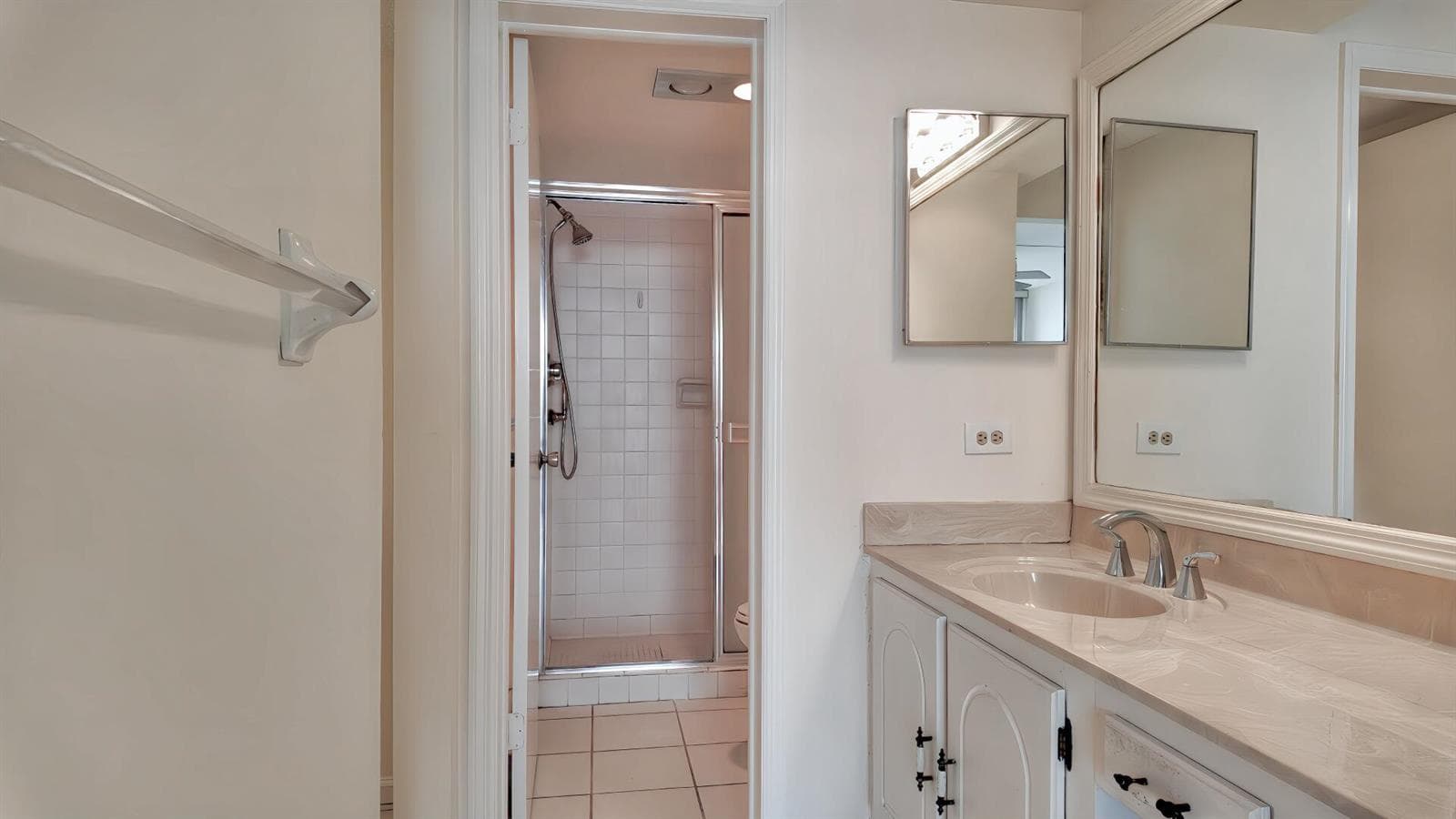 130 Lakeshore Drive 821 photo 14