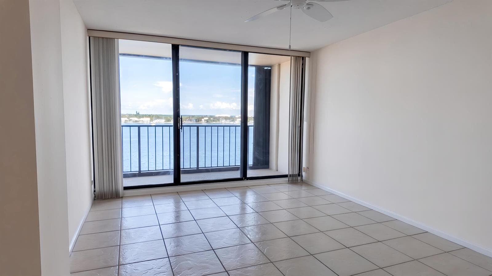 130 Lakeshore Drive 821 photo 18