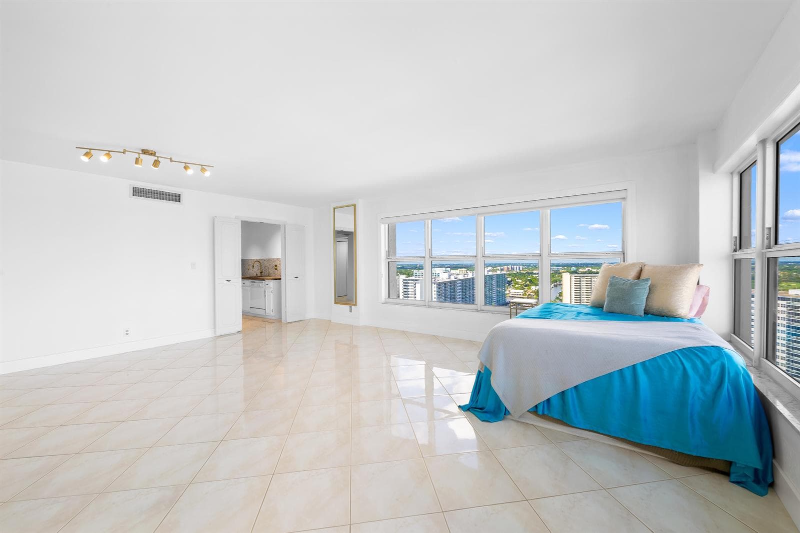 3500 GALT OCEAN Drive 2212A photo 9