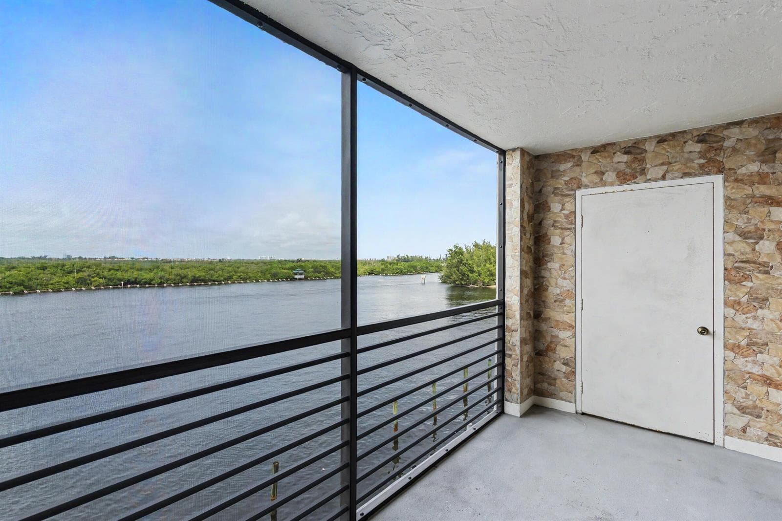 3200 N OCEAN Drive 402 photo 3