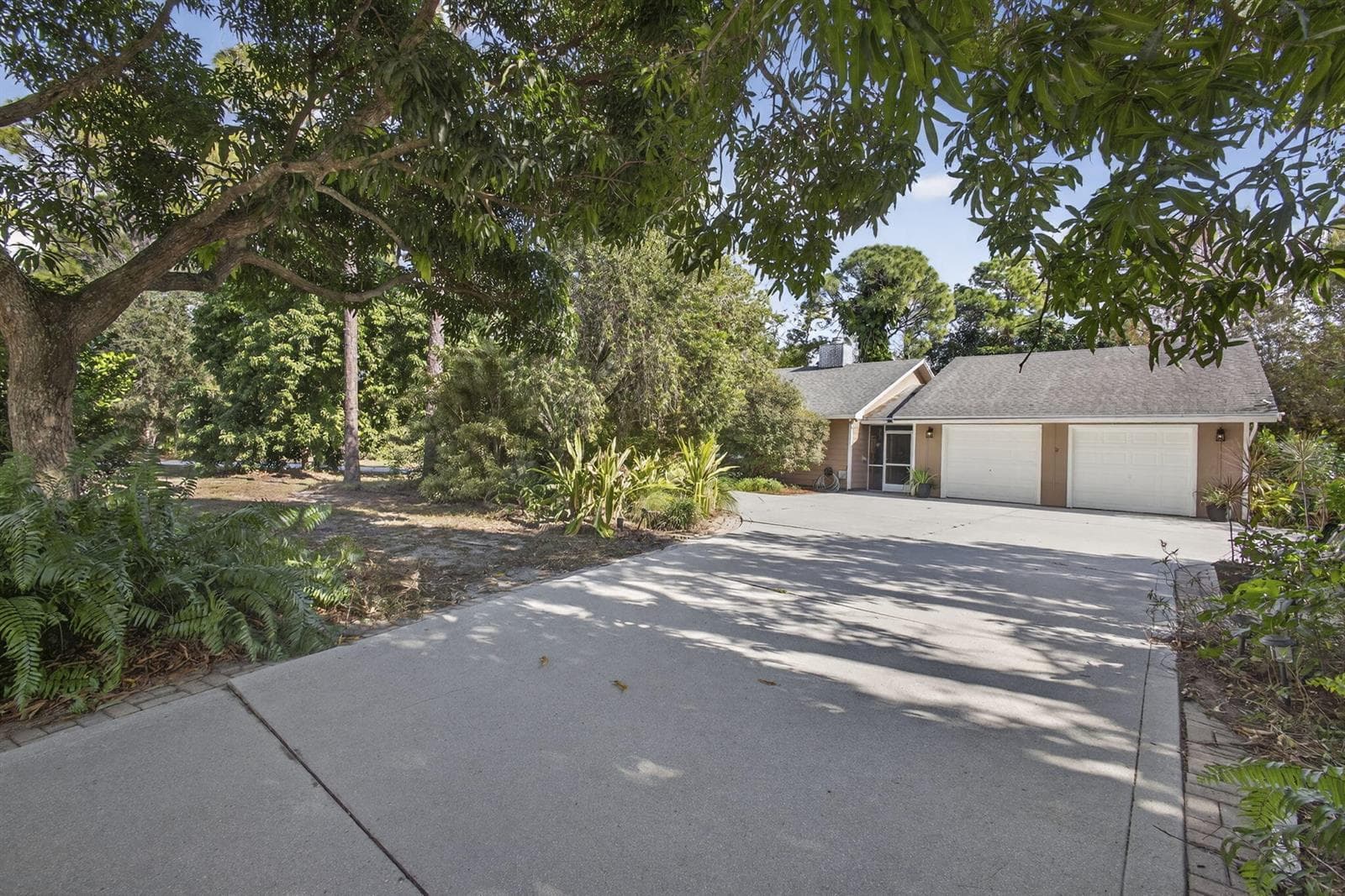 3470 CUSTER Avenue photo 4
