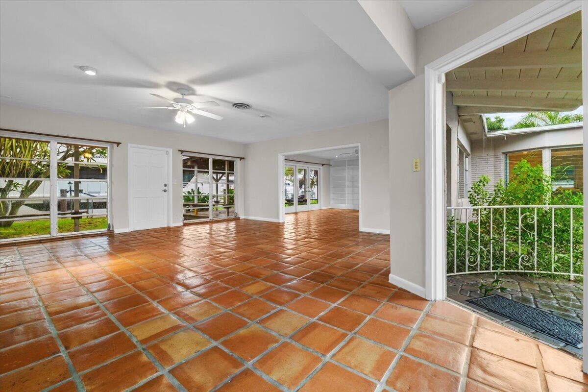 2337 SW 27TH Avenue photo 4