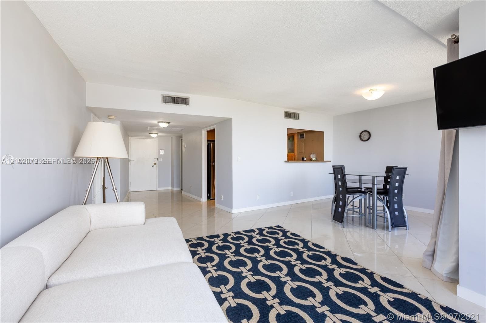 900 Bay Dr 617 photo 2