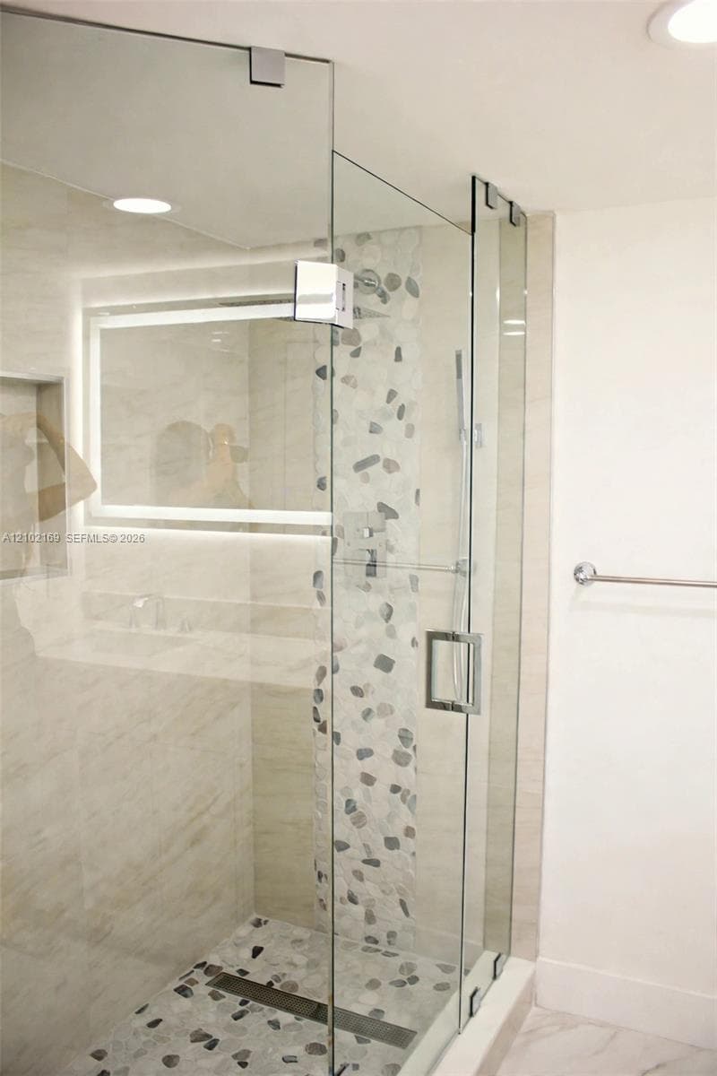 19101 NE 36th Ct 302 photo 17