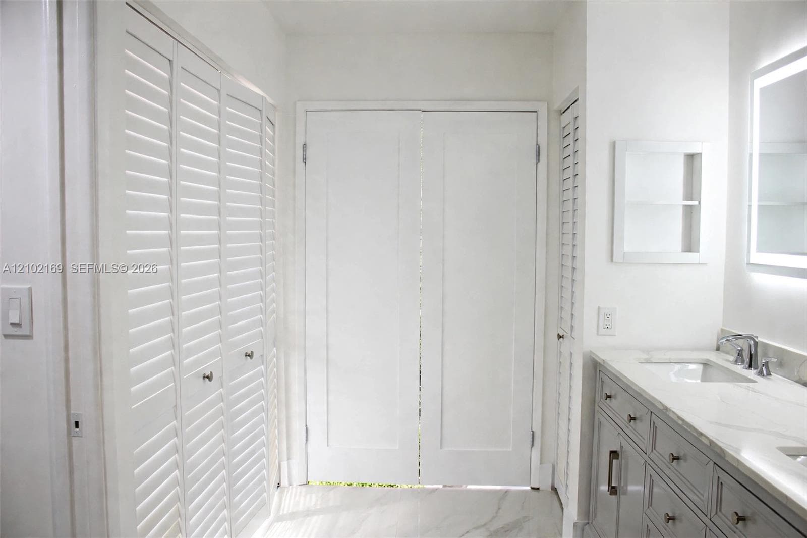 19101 NE 36th Ct 302 photo 12