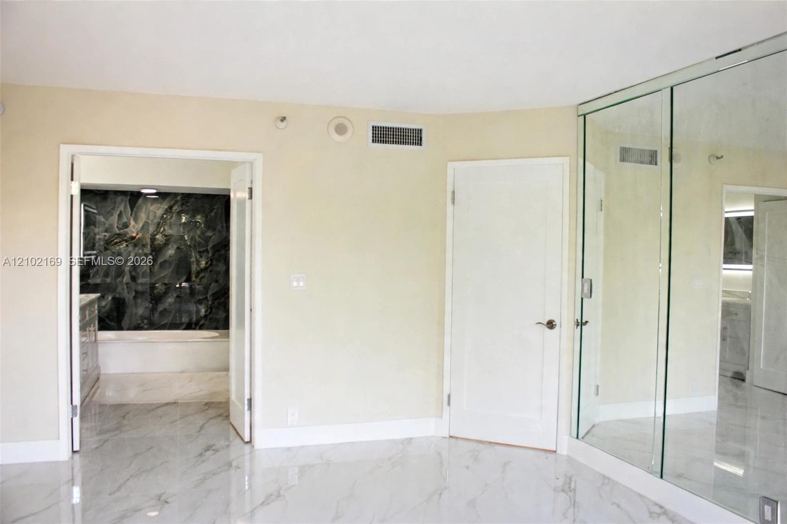 19101 NE 36th Ct 302 photo 9