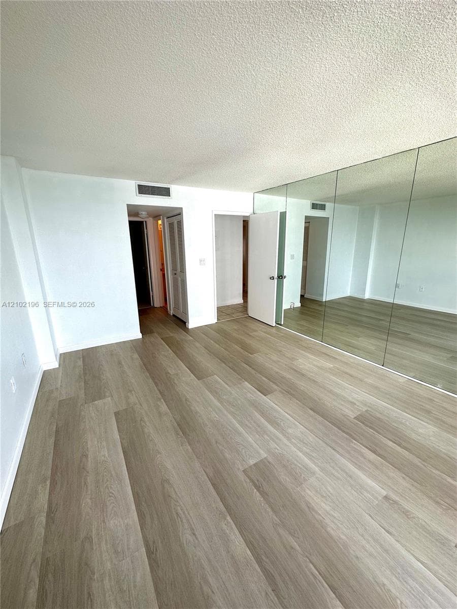 600 NE 36th St 2015 photo 18