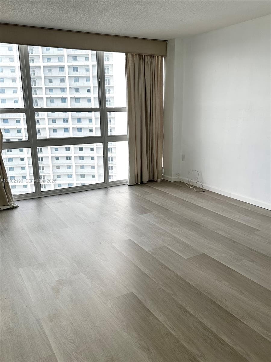 600 NE 36th St 2015 photo 11