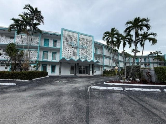 2500 Diana Dr 308 photo 1
