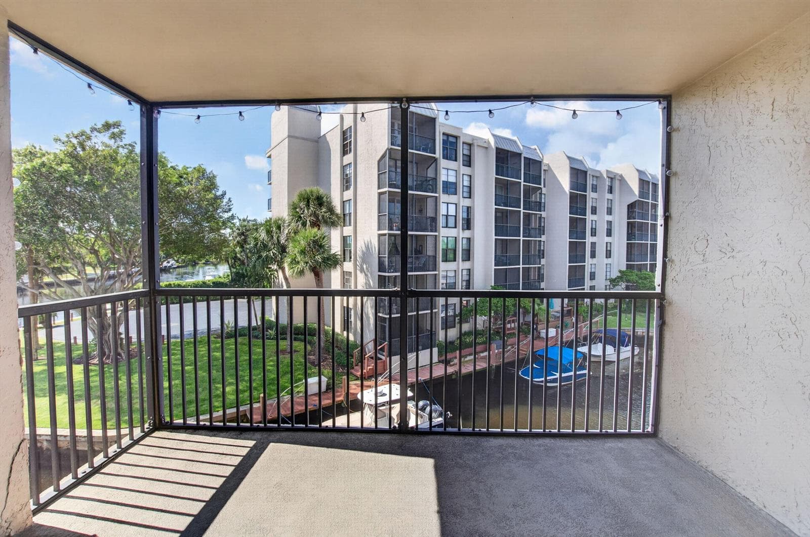 20 ROYAL PALM Way 301 photo 17