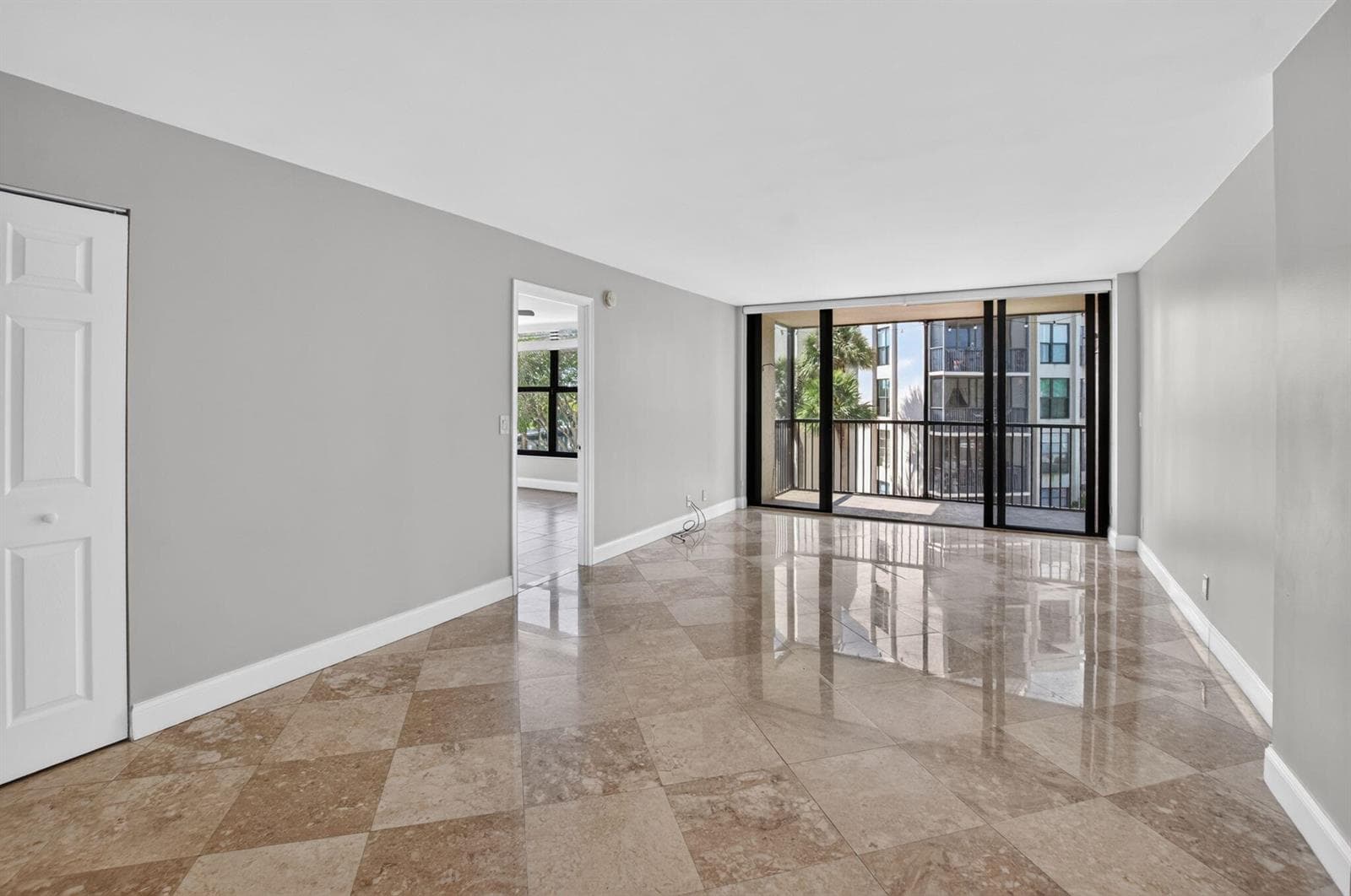 20 ROYAL PALM Way 301 photo 16
