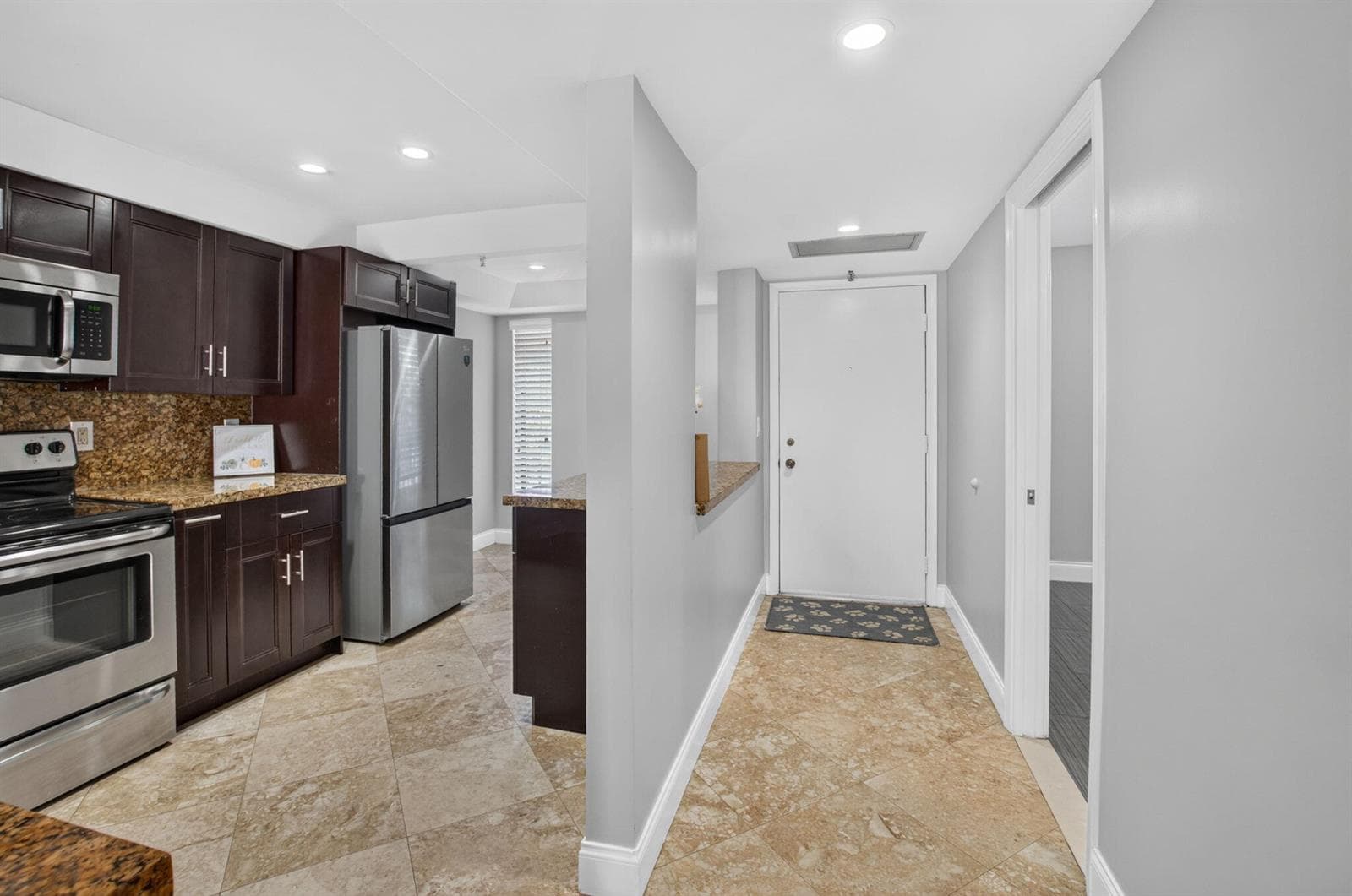 20 ROYAL PALM Way 301 photo 7