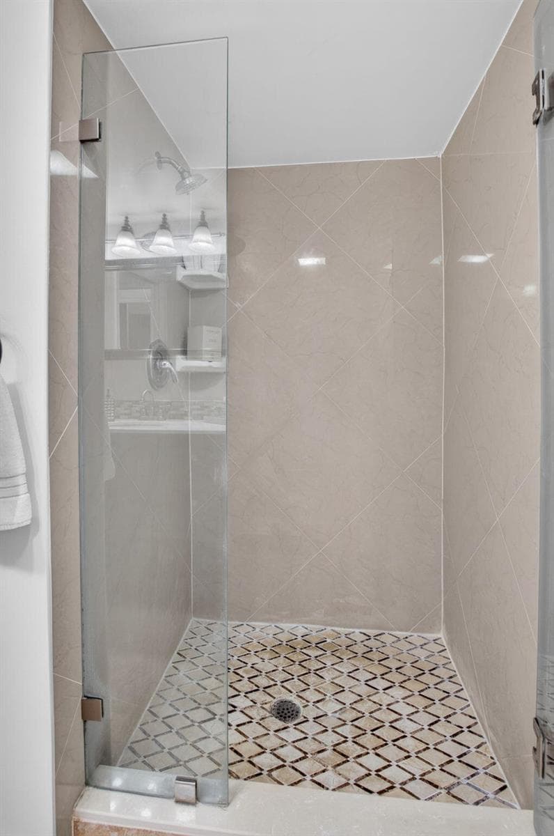 20 ROYAL PALM Way 301 photo 24