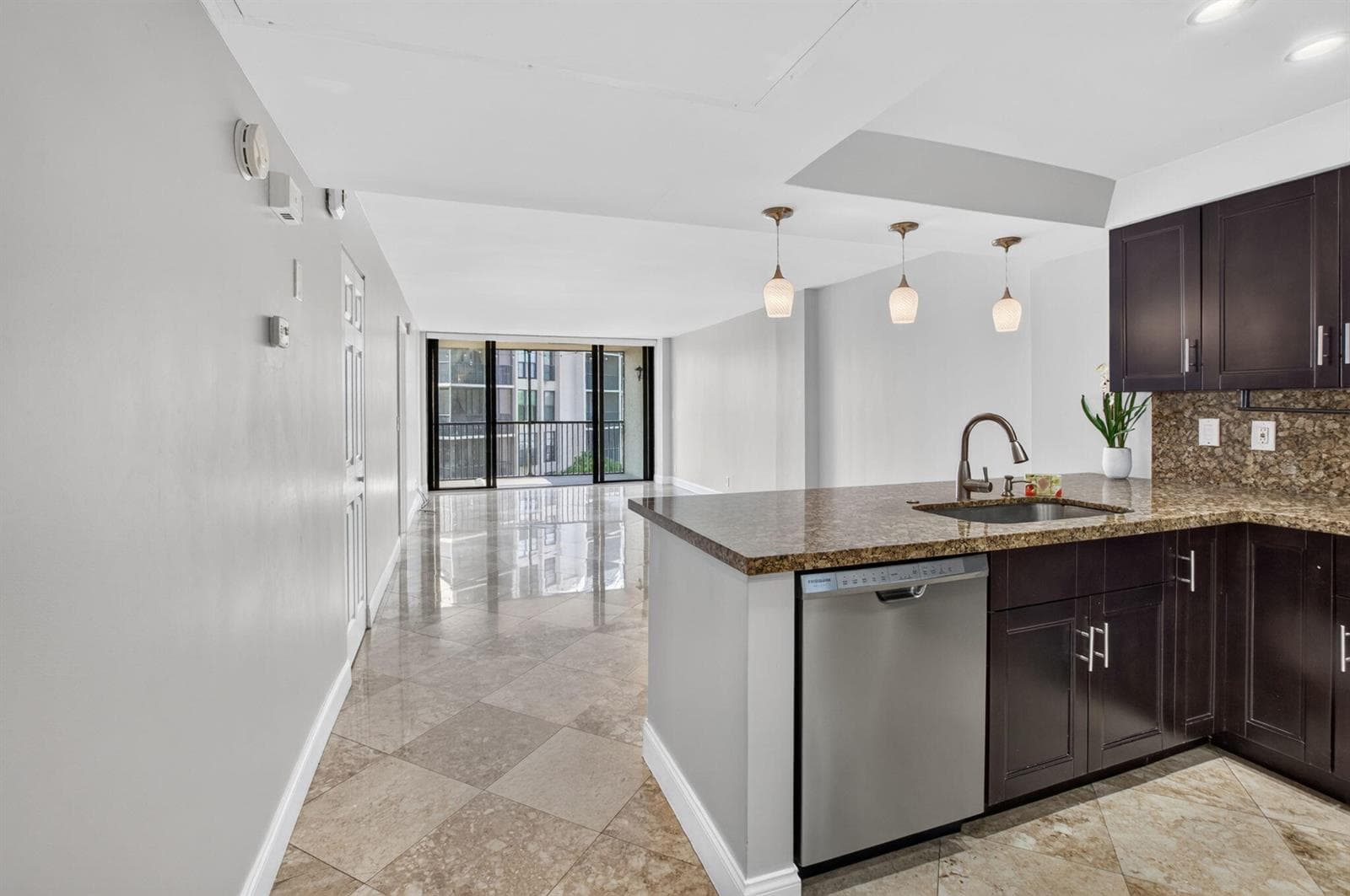 20 ROYAL PALM Way 301 photo 10