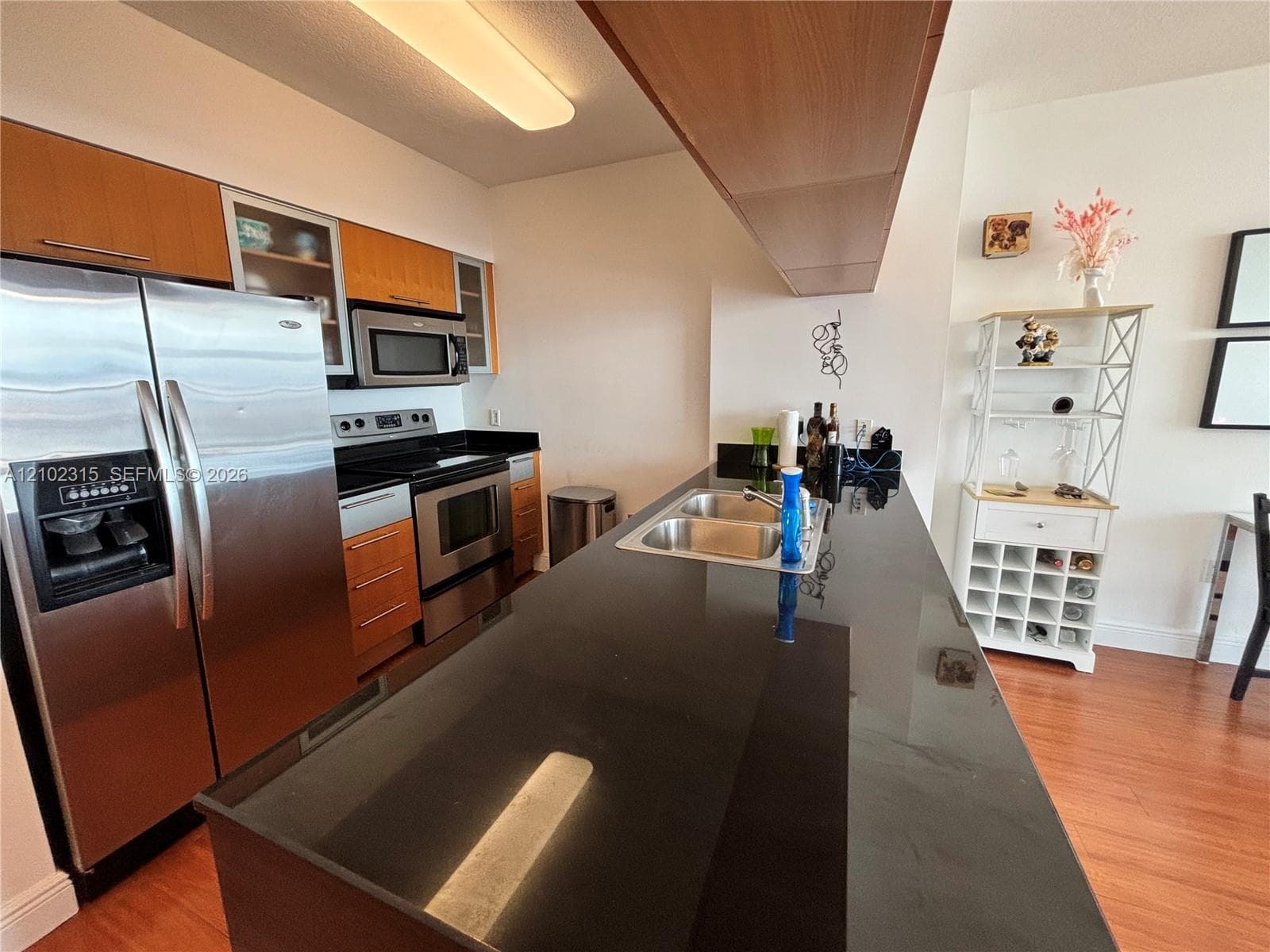 1750 N Bayshore Dr 4804 photo 2