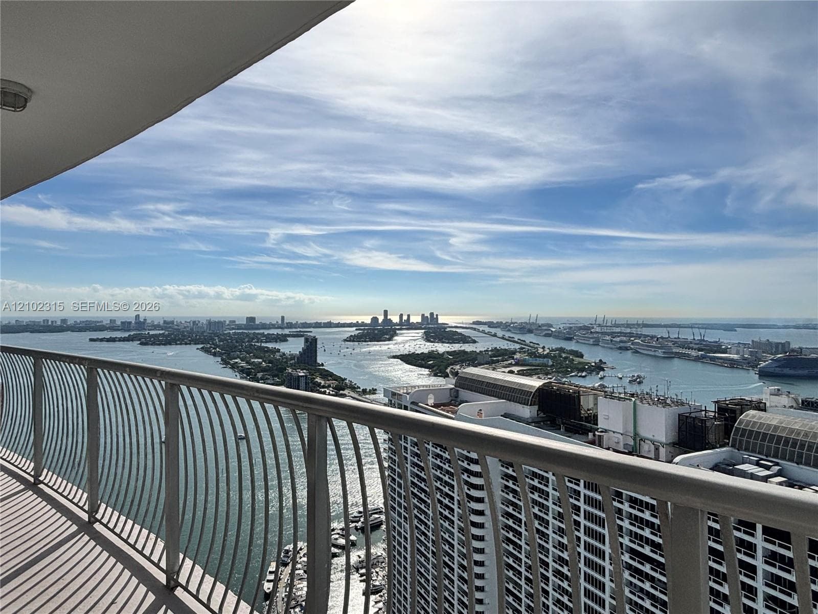 1750 N Bayshore Dr 4804 photo 1