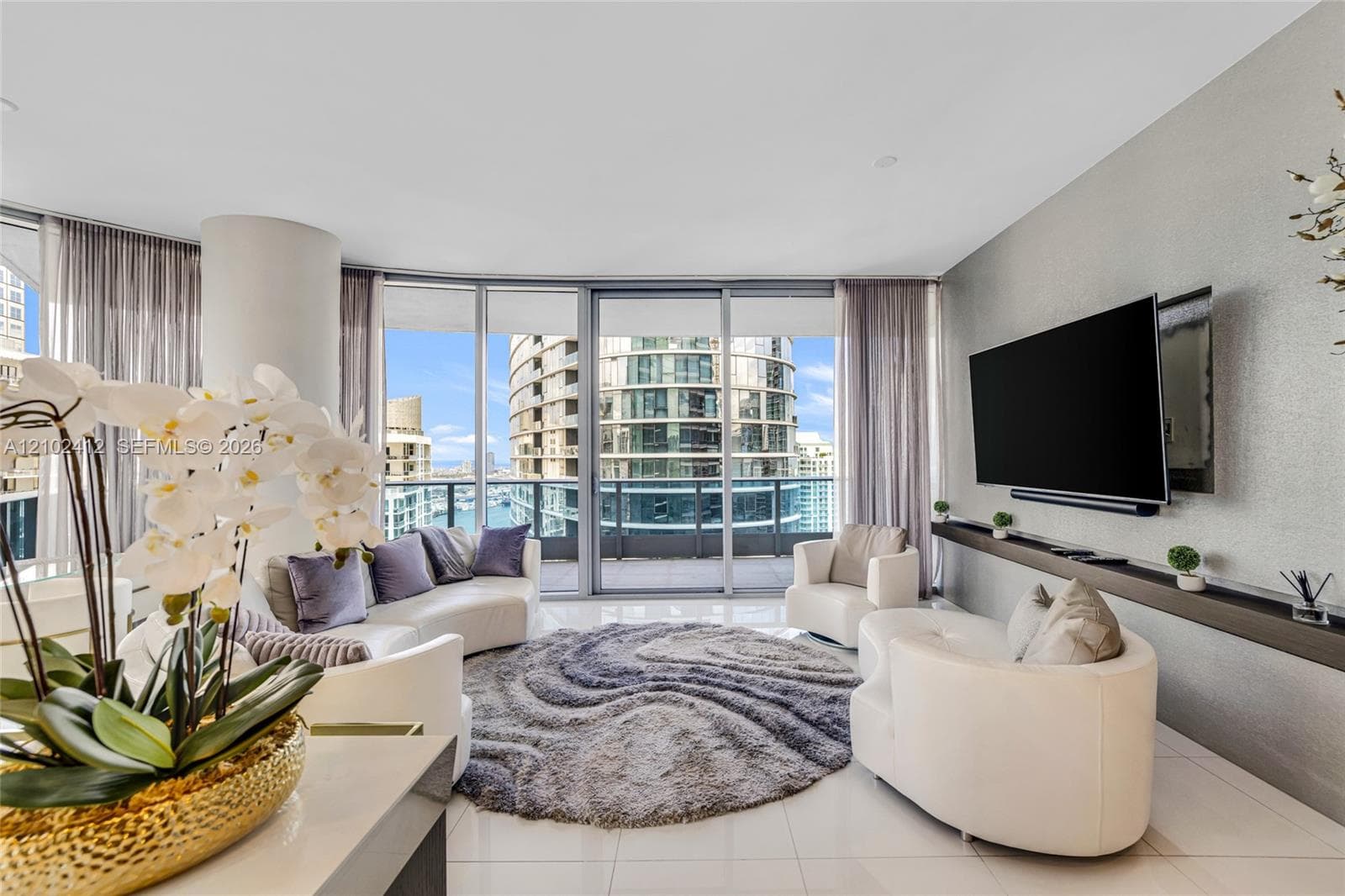 200 Biscayne Boulevard Way 4401 photo 2