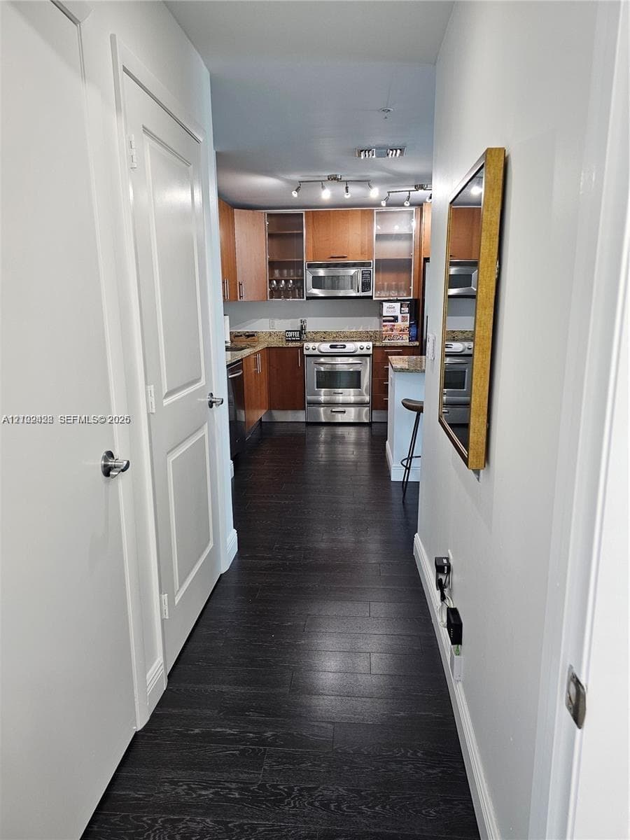 1945 S Ocean Dr 807 photo 8