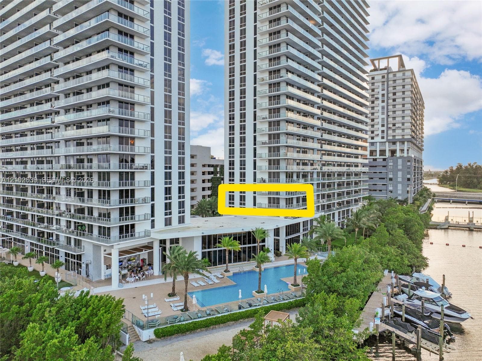 16385 Biscayne Blvd 407 photo 2