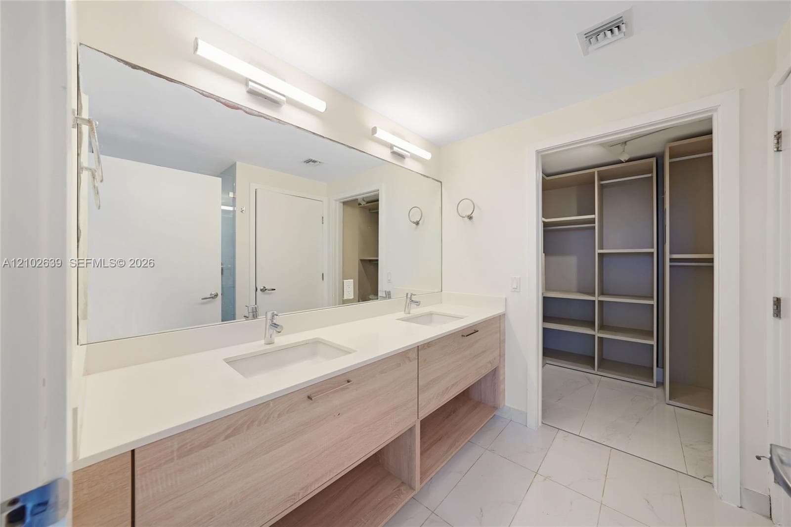 16385 Biscayne Blvd 407 photo 13