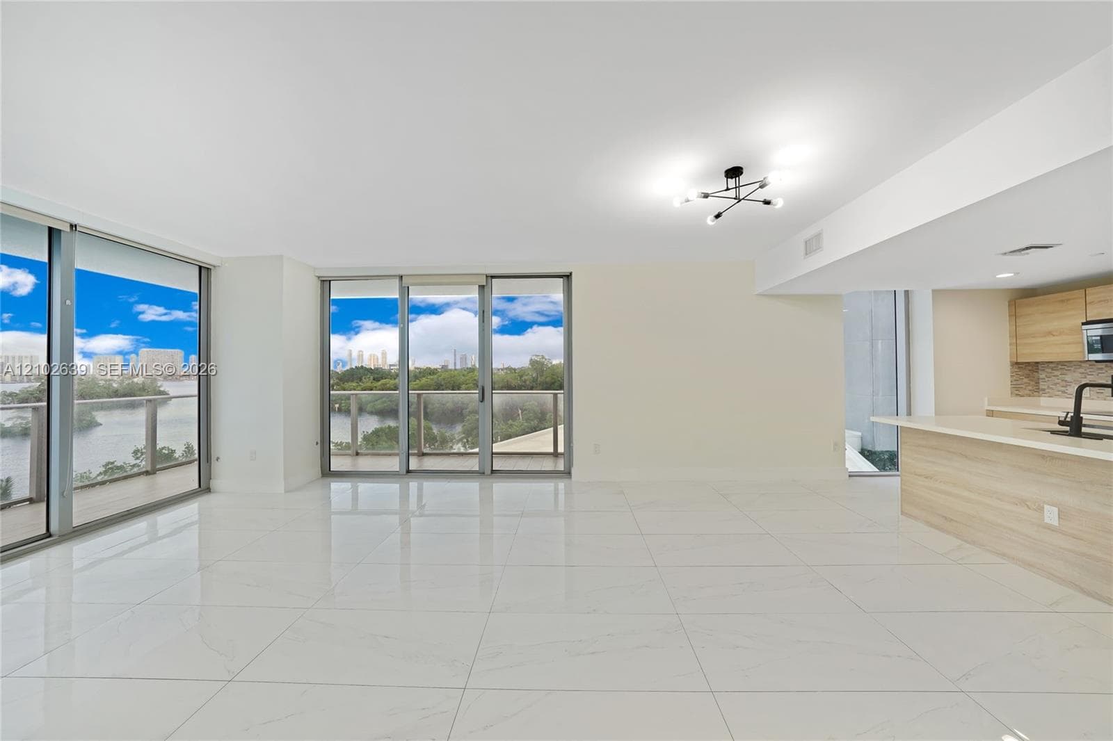 16385 Biscayne Blvd 407 photo 7