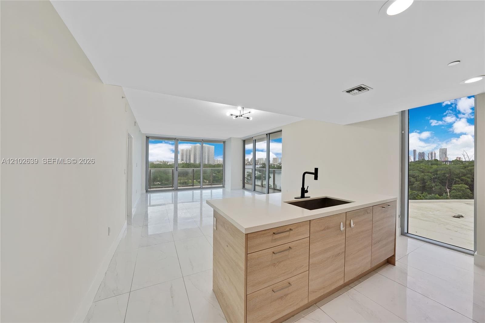 16385 Biscayne Blvd 407 photo 5