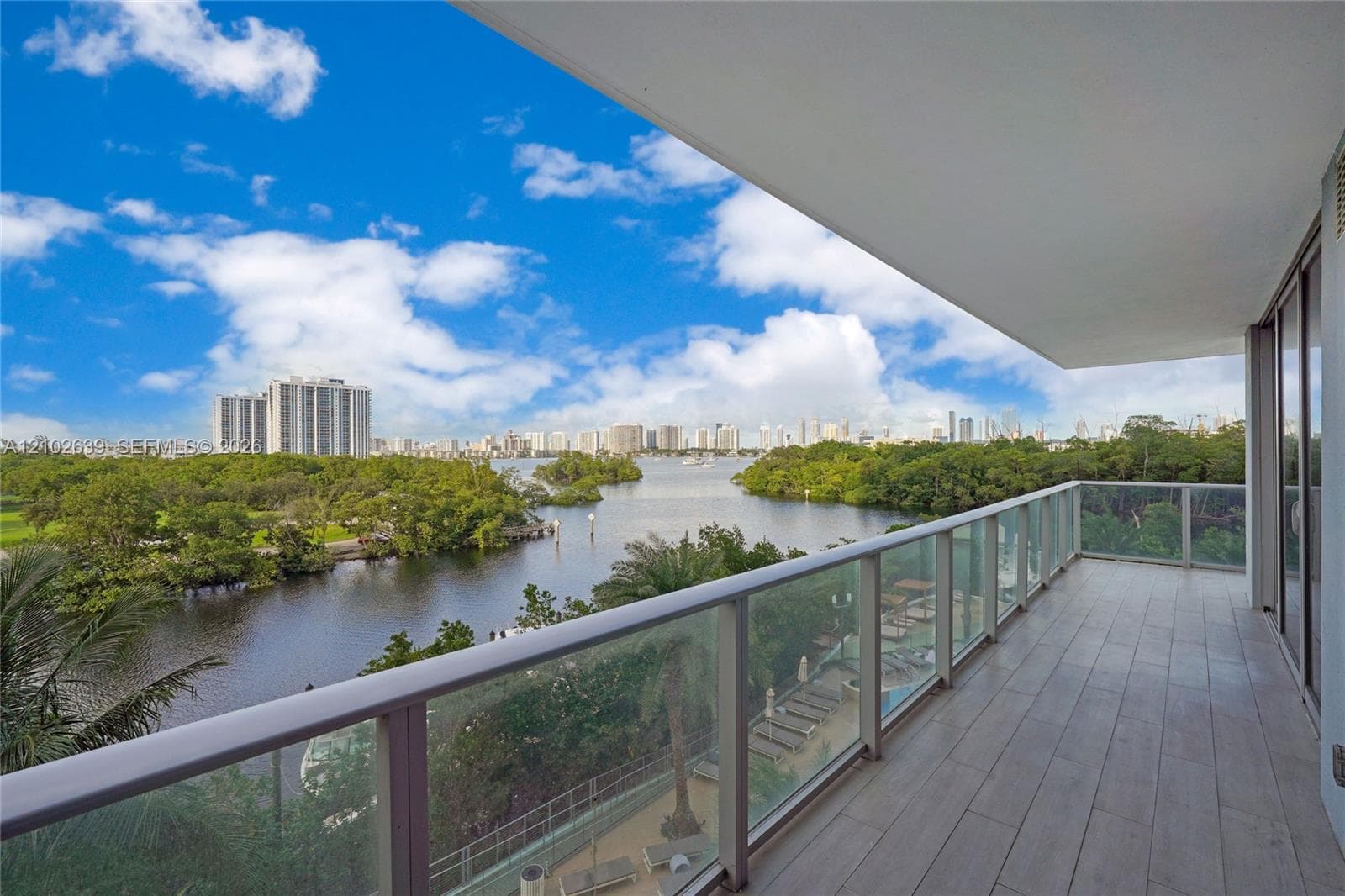 16385 Biscayne Blvd 407 photo 25