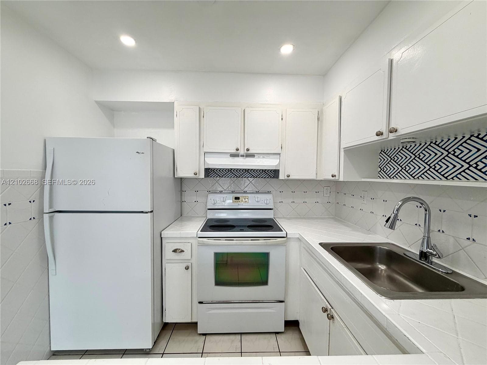 3665 NE 167th St 204 photo 6