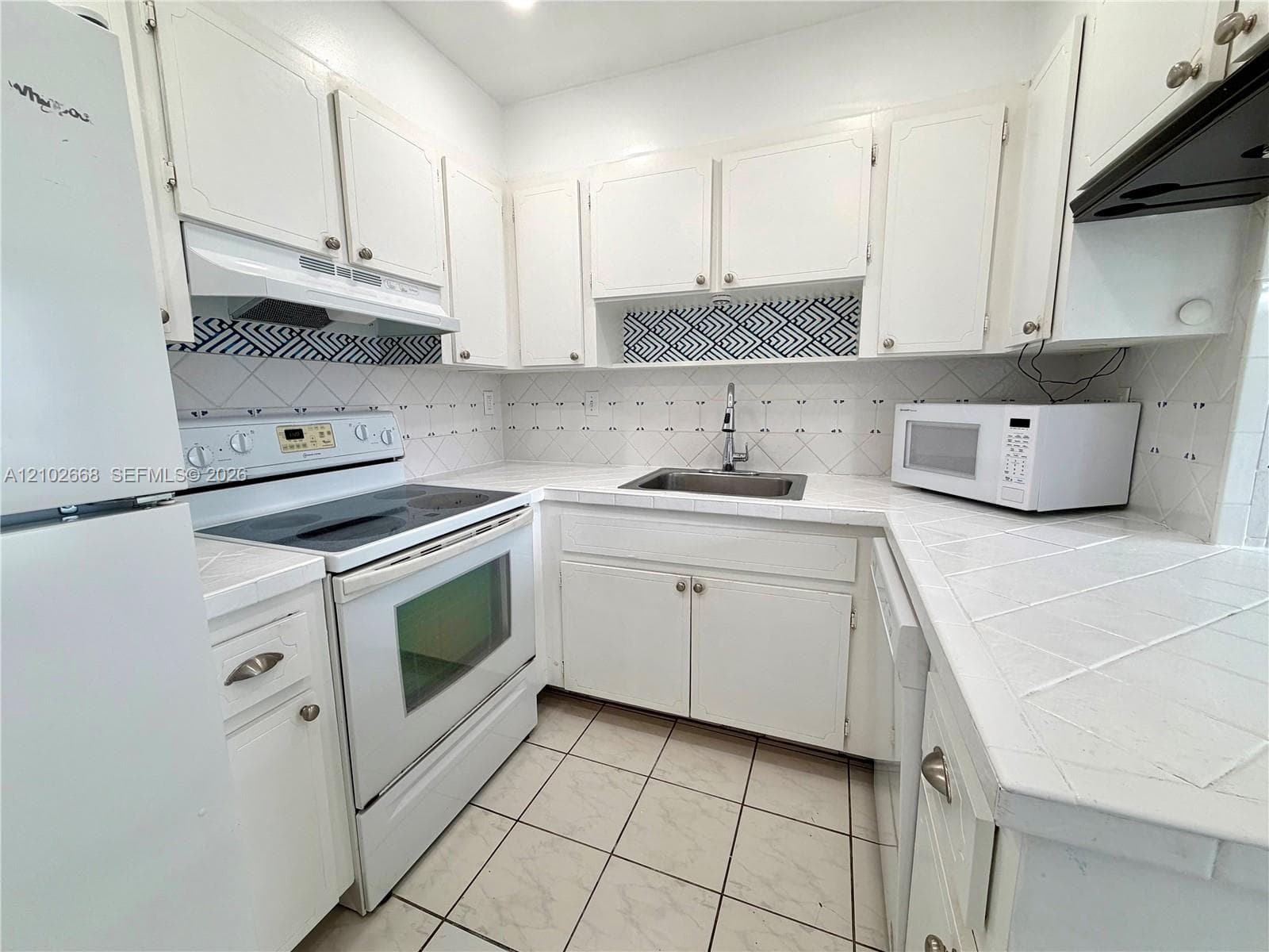 3665 NE 167th St 204 photo 5