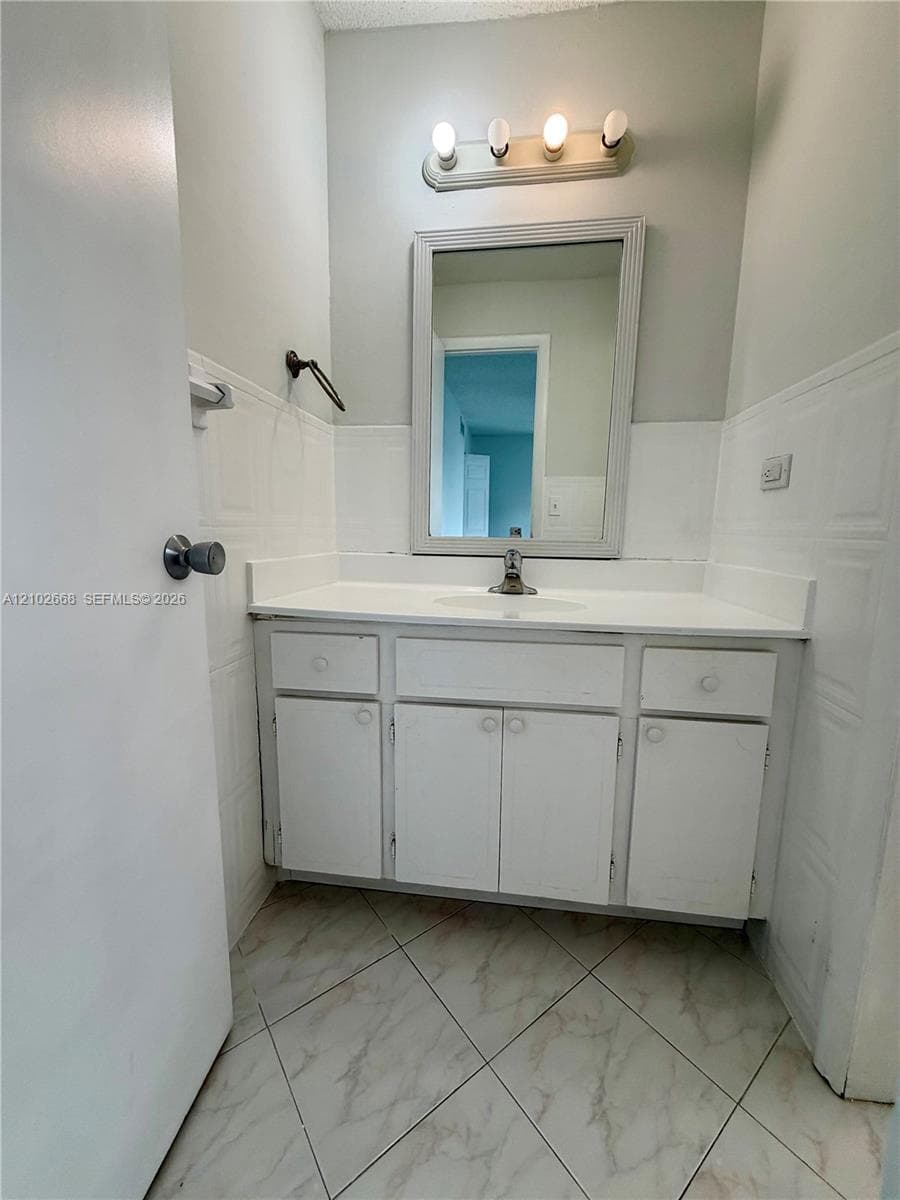 3665 NE 167th St 204 photo 14
