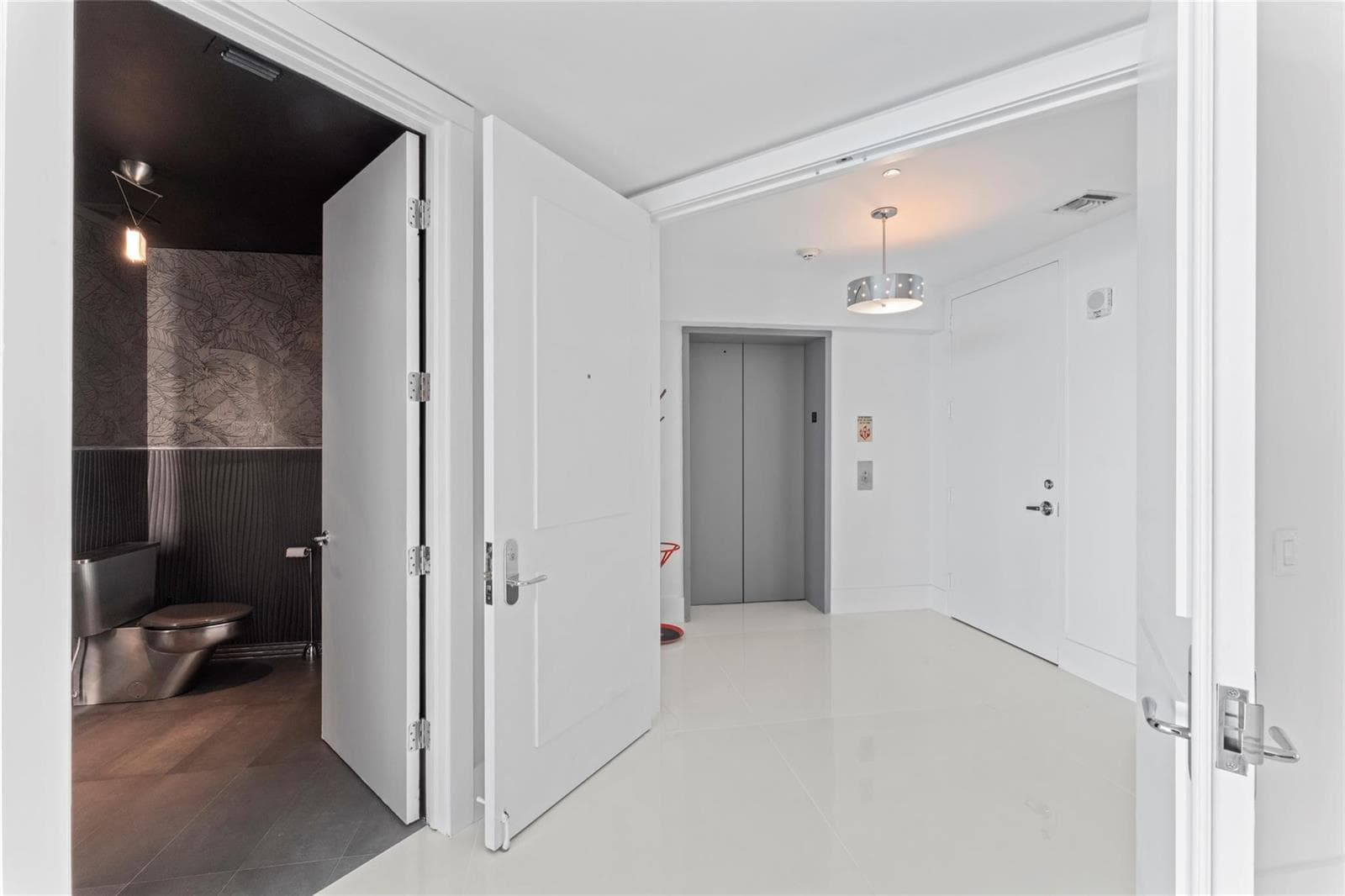 5959 COLLINS Avenue 1203 photo 3