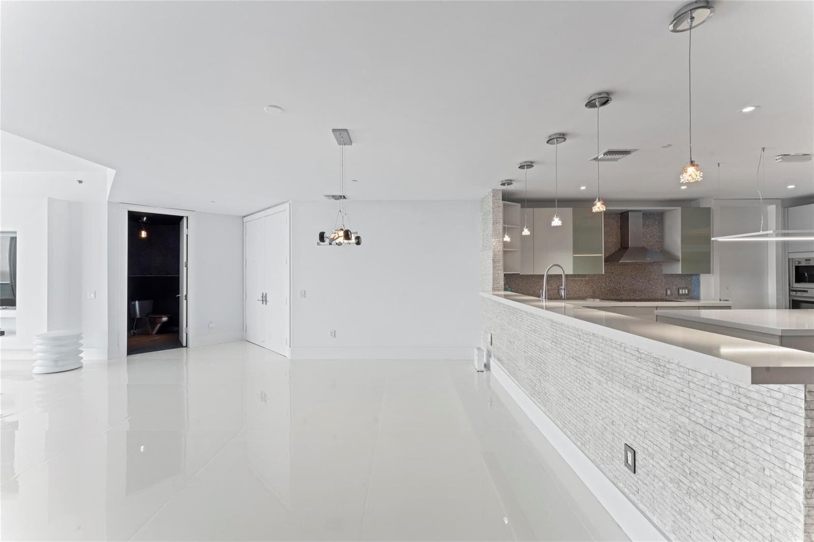 5959 COLLINS Avenue 1203 photo 9