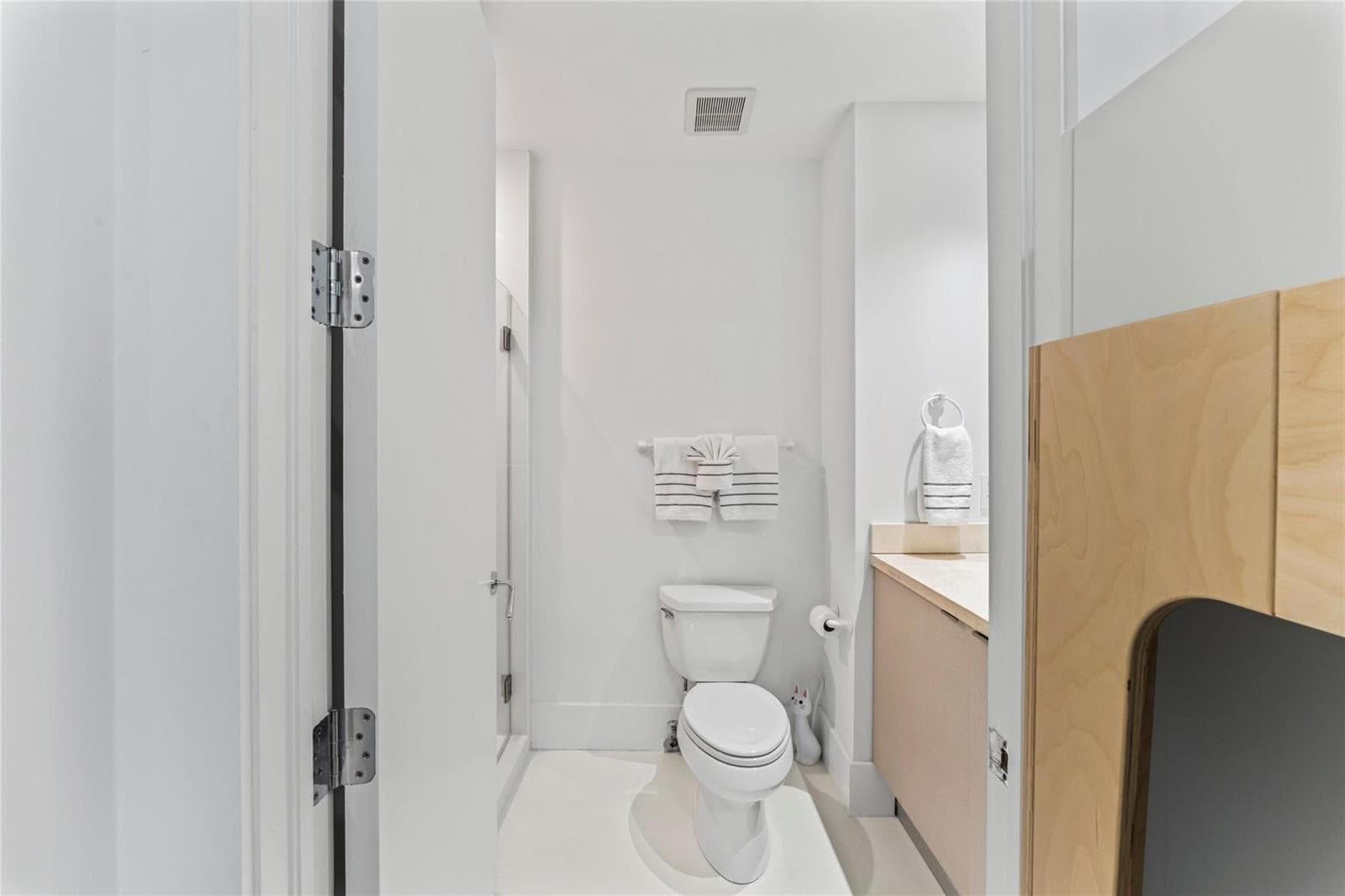 5959 COLLINS Avenue 1203 photo 21