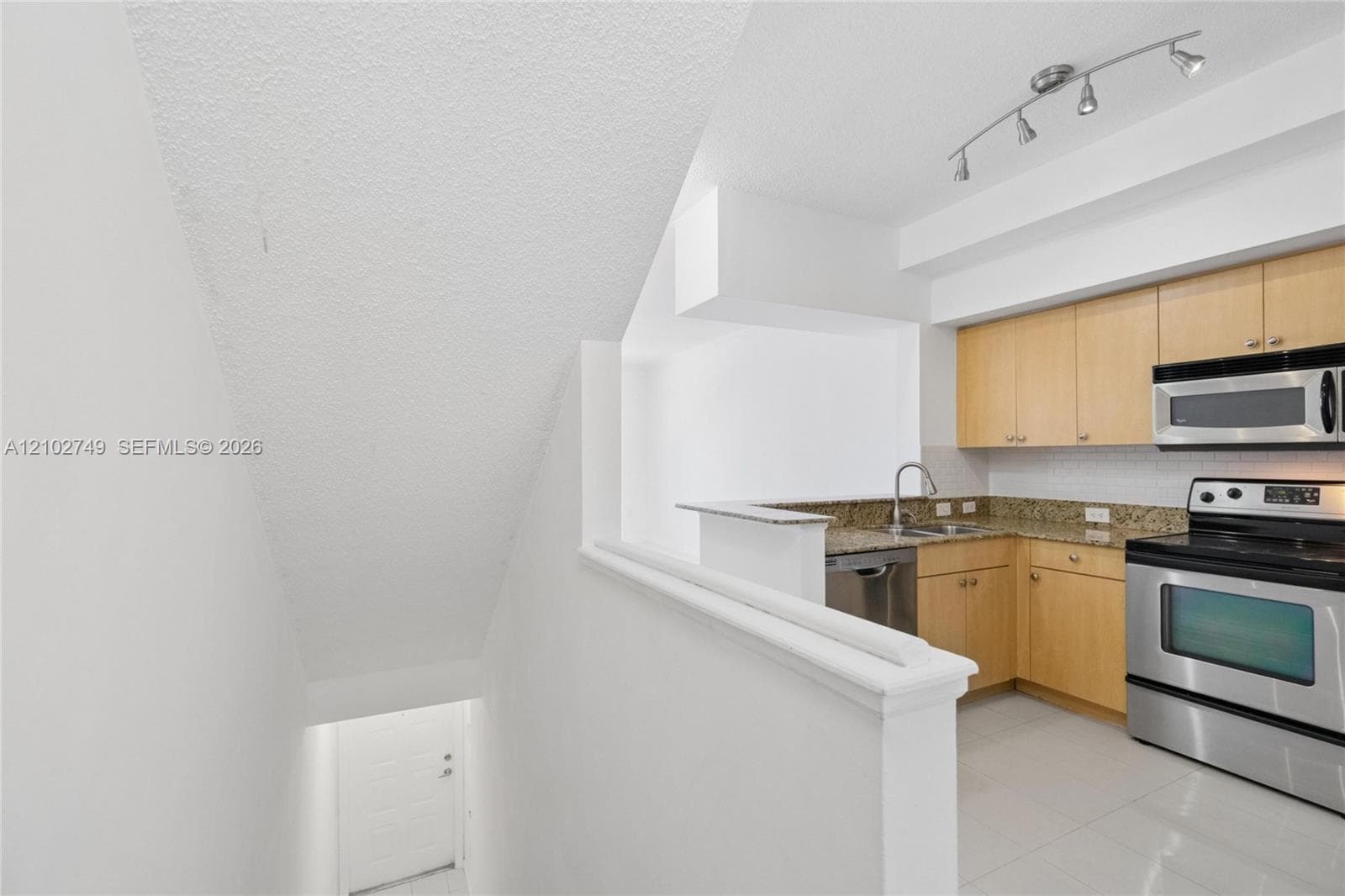 2931 NE 185th St 1106 photo 6