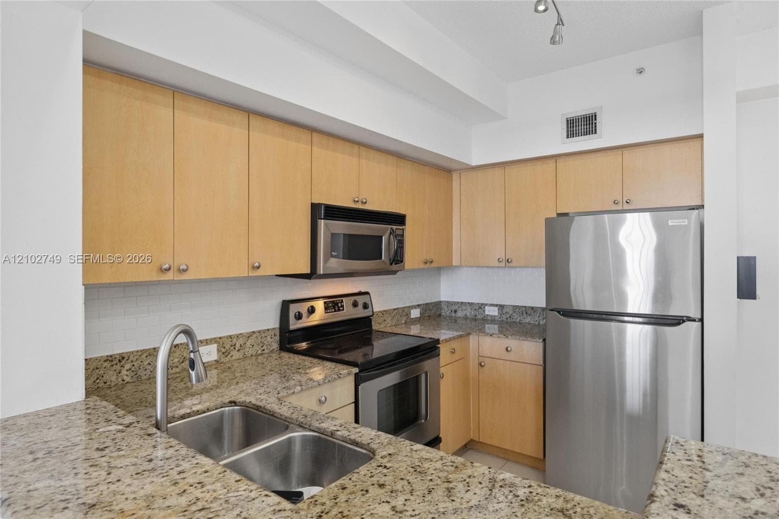 2931 NE 185th St 1106 photo 8