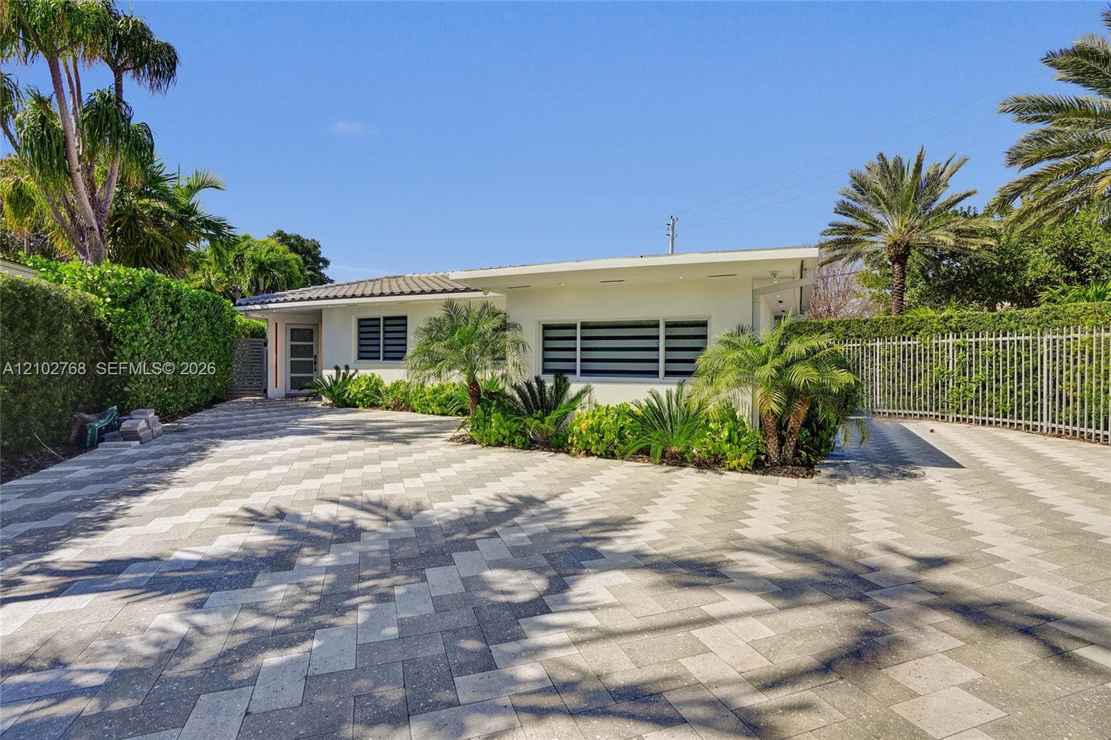 7640 Bayside Ln photo 2