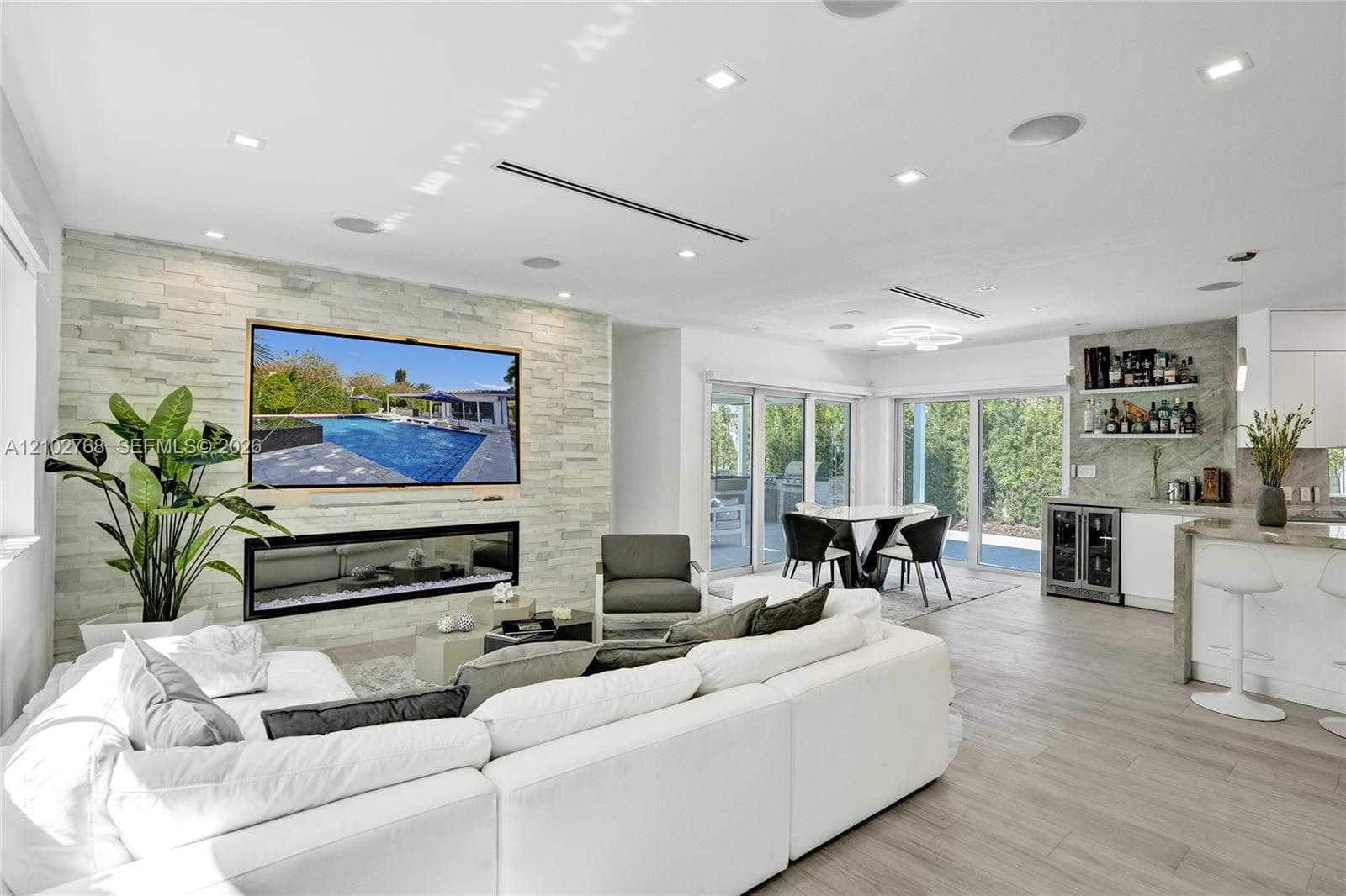 7640 Bayside Ln photo 3