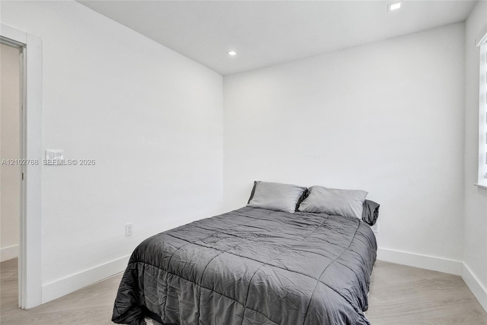 7640 Bayside Ln photo 21