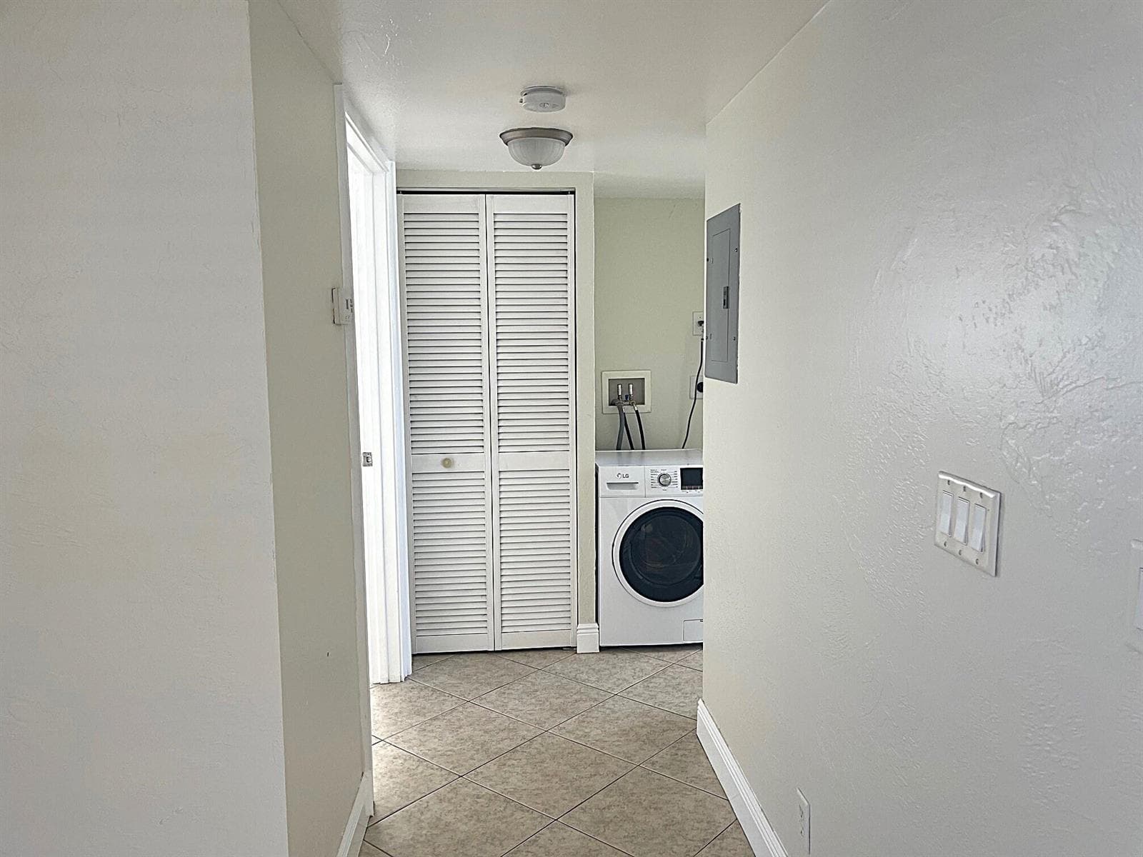 735 Hummingbird Way 104 photo 6