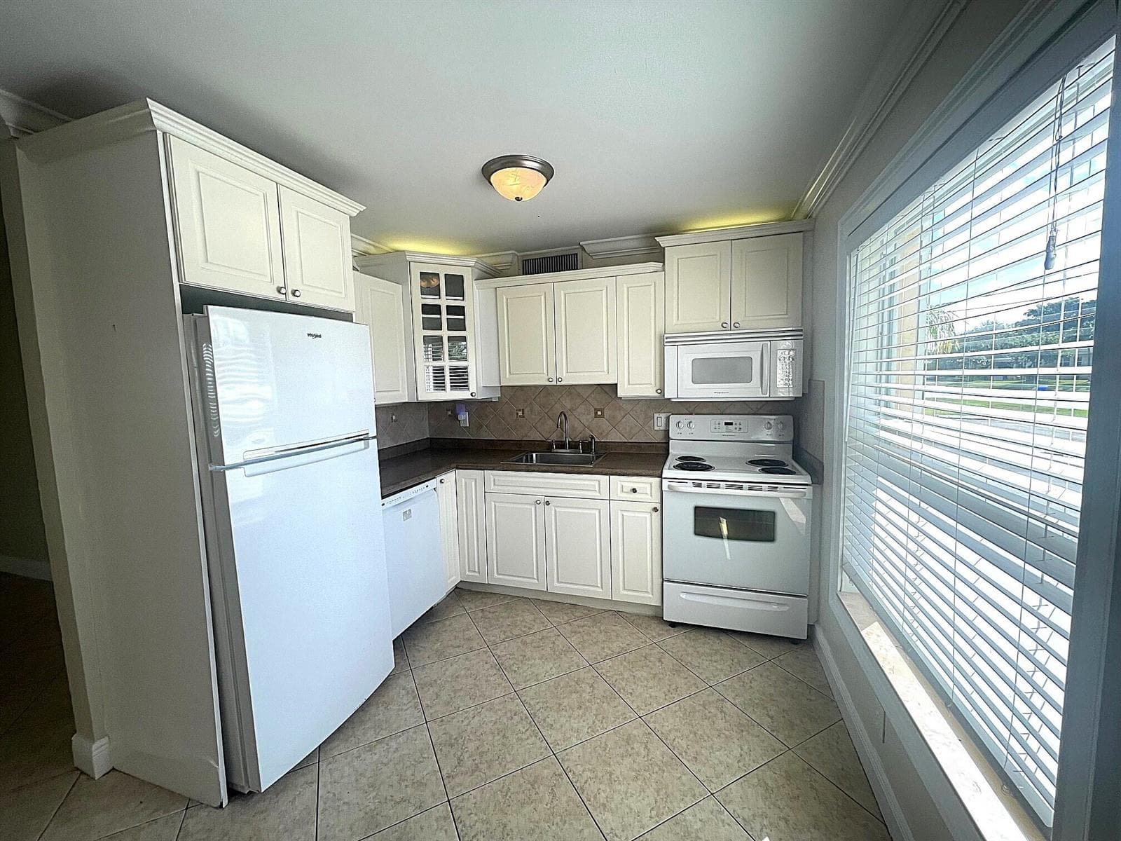 735 Hummingbird Way 104 photo 5