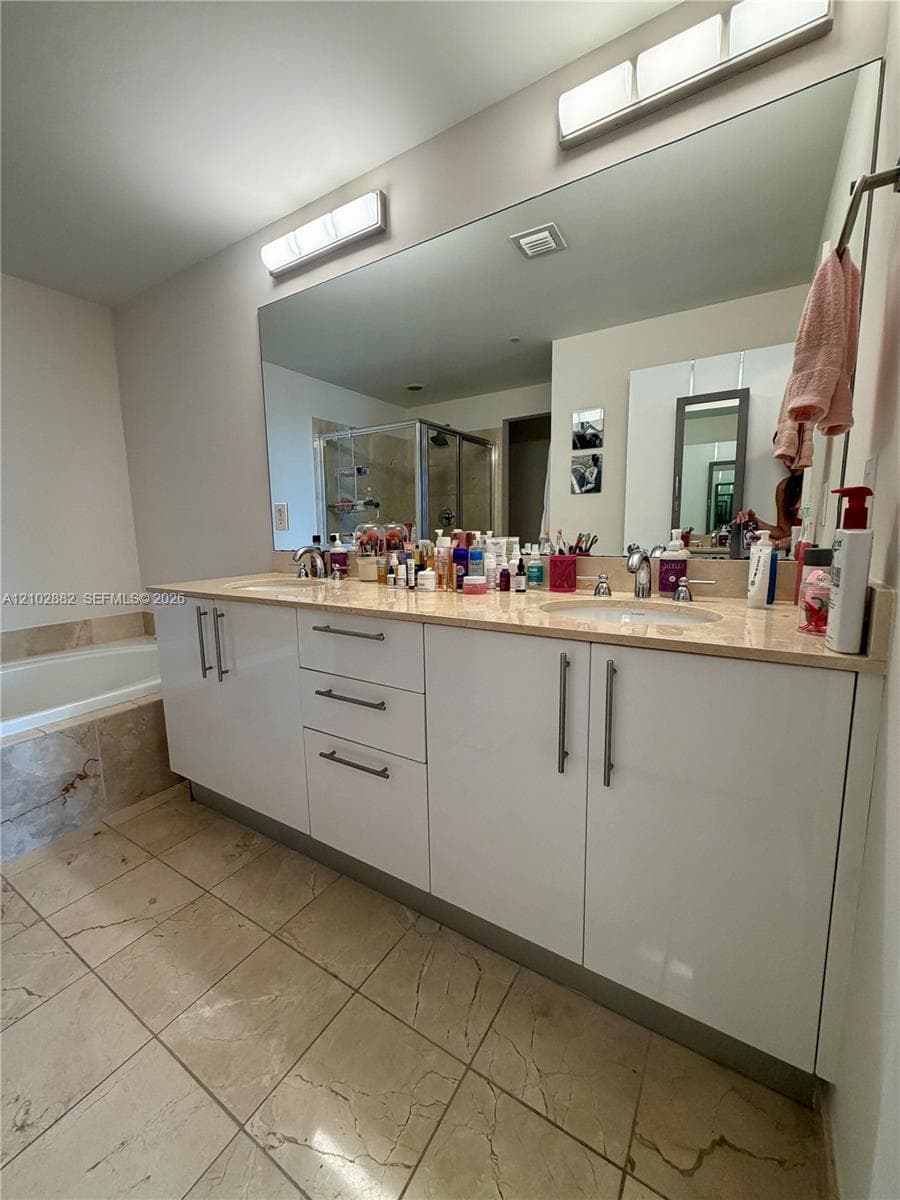 3330 NE 190th St 817 photo 10