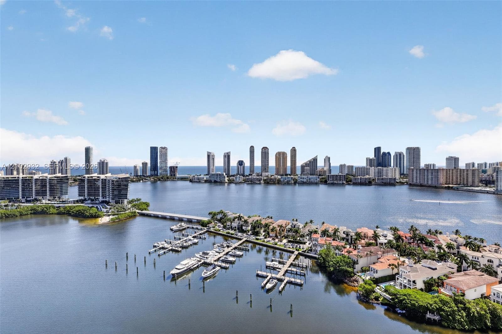 7000 Island Blvd 2809 photo 3