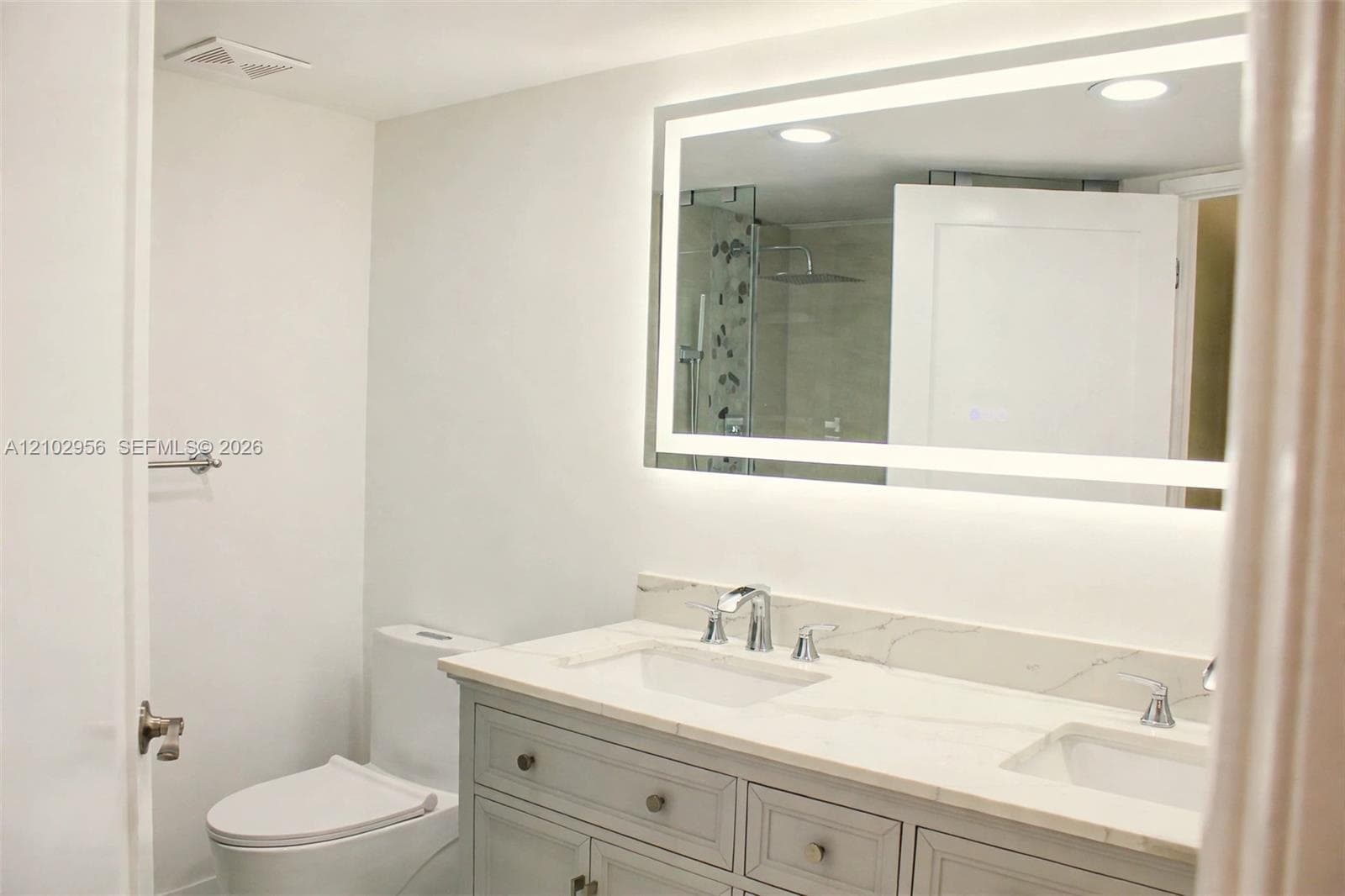 19101 NE 36th Ct 302 photo 18