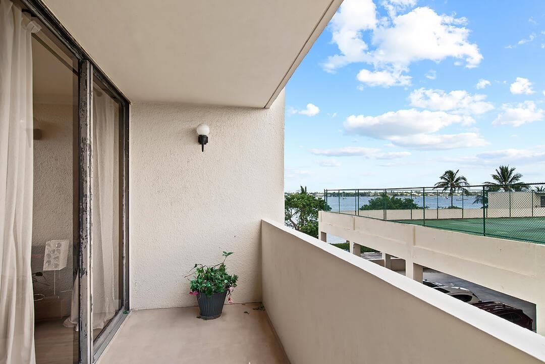 5600 N FLAGLER Drive 310 photo 11