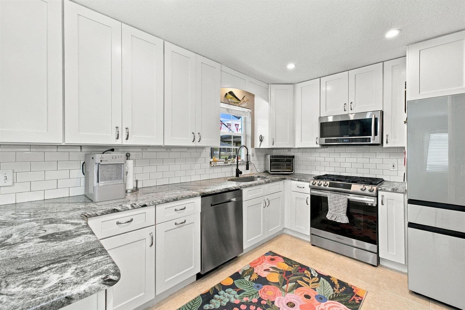 180 NE Surfside Avenue photo 9