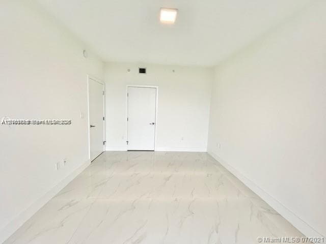 16385 Biscayne Blvd 702 photo 22