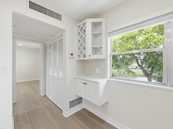 670 MONACO Court N photo 2
