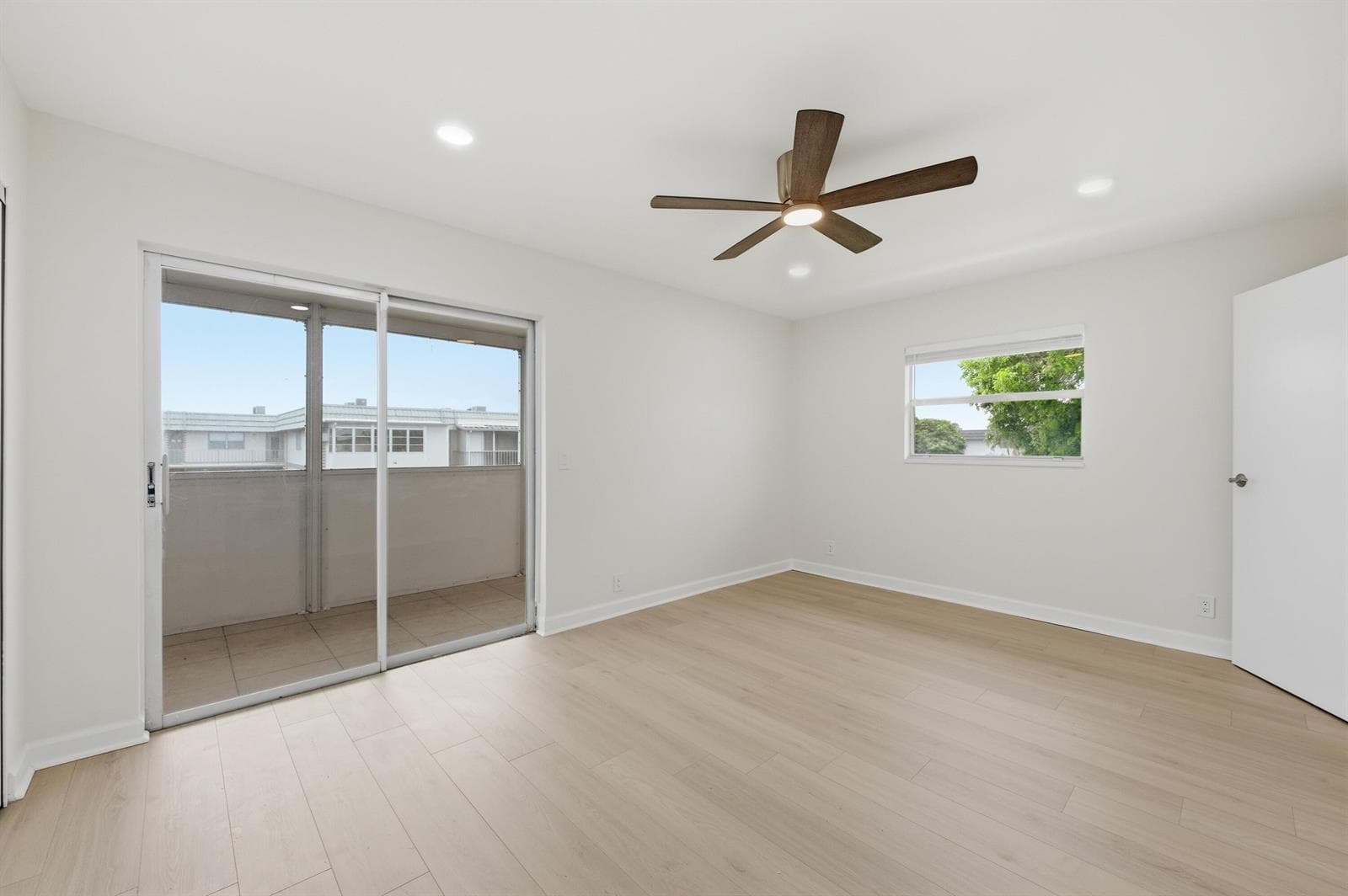 670 MONACO Court N photo 6